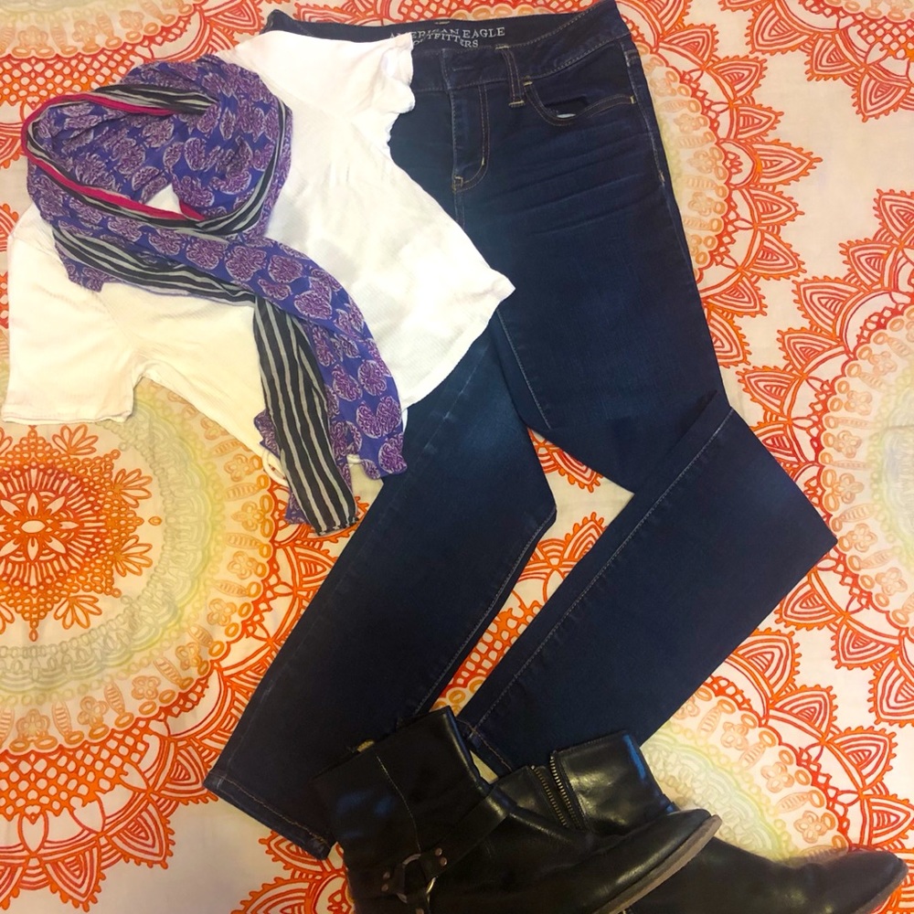 American Eagle dark wash skinny jeans